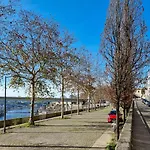 House With Exclusive Terrace In A Private * Porto