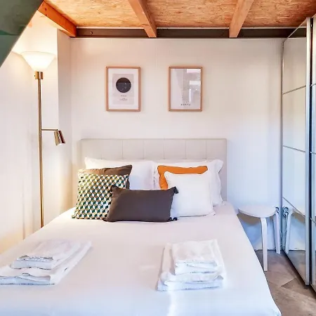 House With Exclusive Terrace In A Private Pensión
