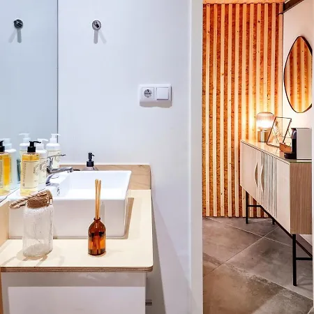 House With Exclusive Terrace In A Private Pensión Oporto