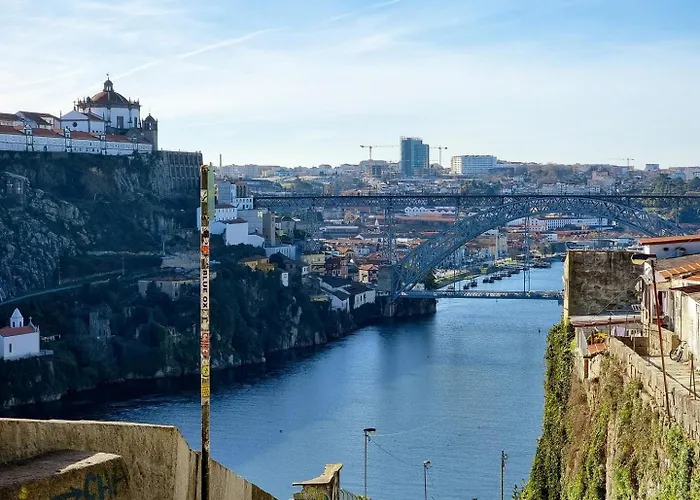 House With Exclusive Terrace In A Private Semesterbostad Oporto