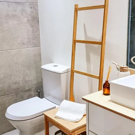 House With Exclusive Terrace In A Private Holiday home Porto