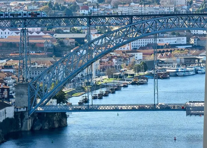 House With Exclusive Terrace In A Private * Porto