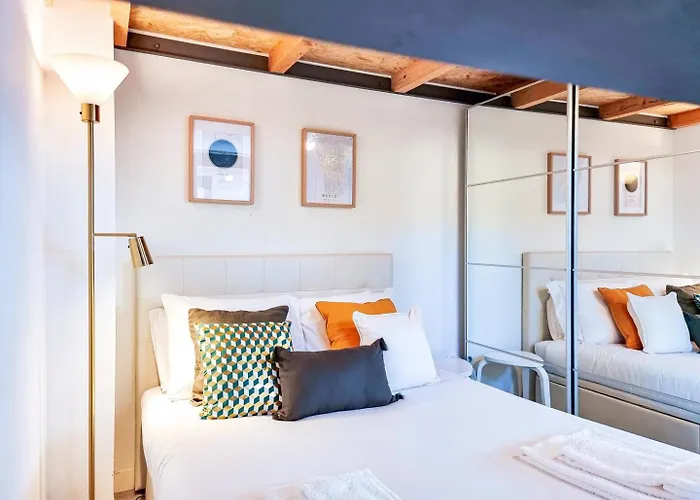 House With Exclusive Terrace In A Private *