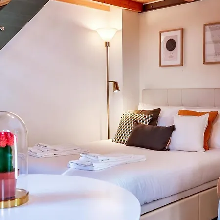 House With Exclusive Terrace In A Private *